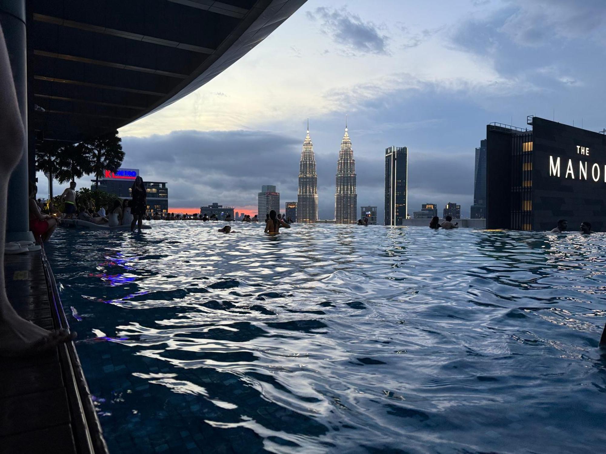 Apartment Night At Eaton Residences Klcc